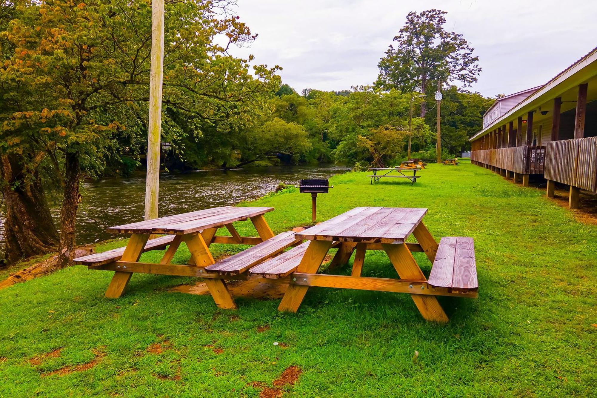 Lloyd'S On The River Country Inn By Oyo Bryson City Εξωτερικό φωτογραφία